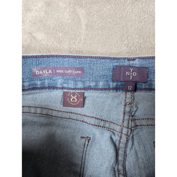 NYDJ Dayla Jeans Womens Size 12 Light Wash Wide Cuff Capri Lift Tuck Technology - Picture 2 of 8